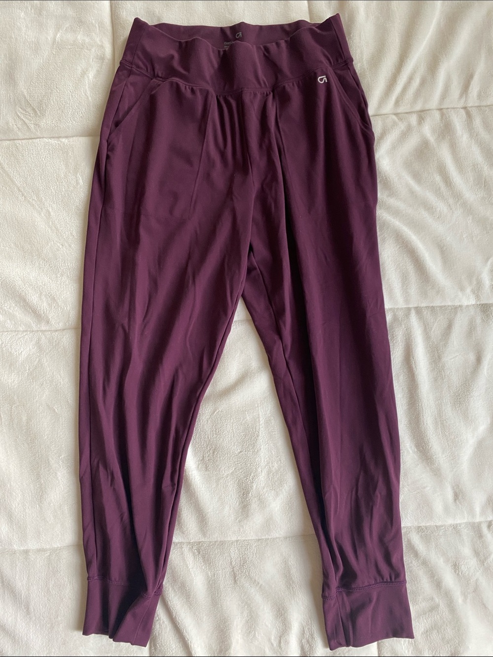 GAP Women’s Studio High-Rise Jogger in Plum (Medium)